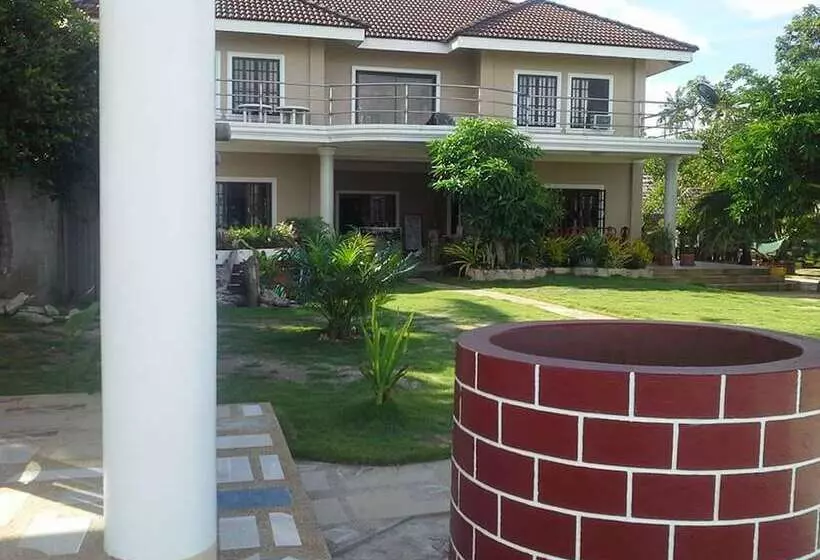 Hotelli Camotes Flying Fish Resort