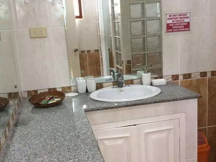 Hotelli Camotes Flying Fish Resort