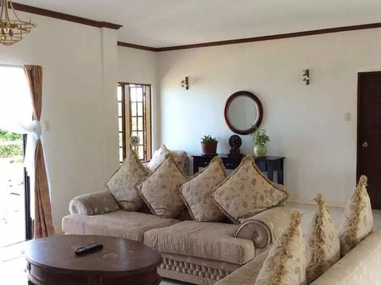 Hotelli Camotes Flying Fish Resort