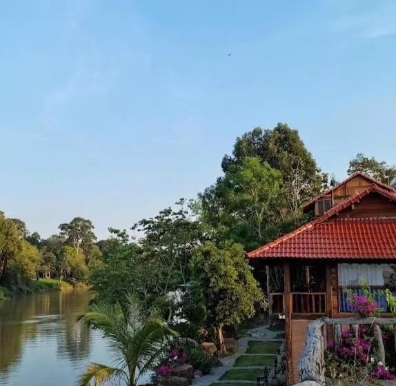 هتل Cat Tien River Lodge