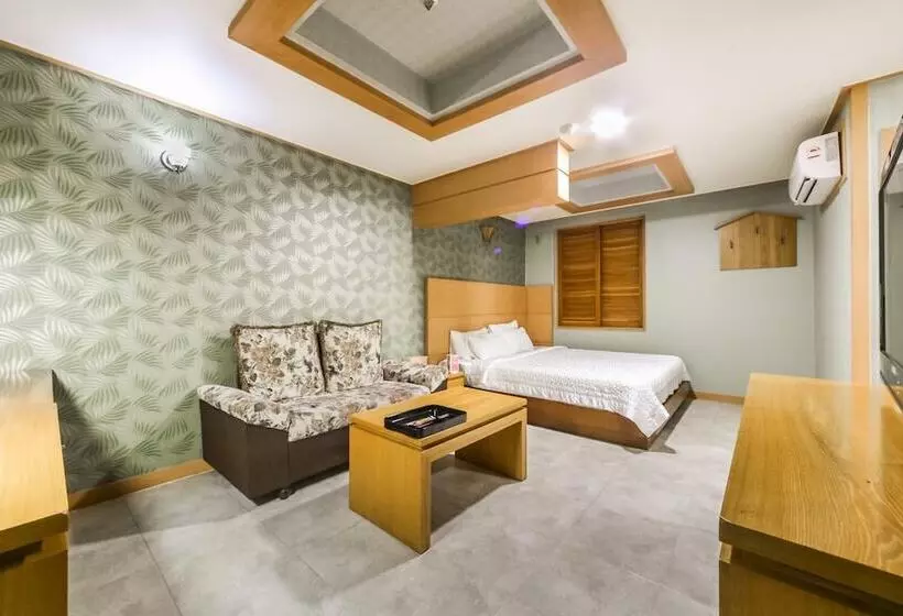 Prada Motel