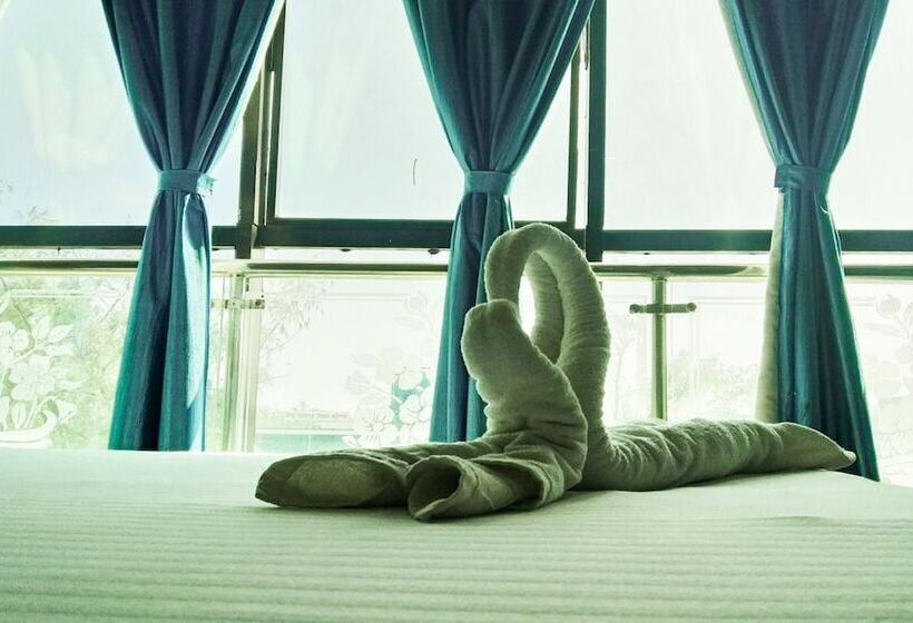 هتل Goroomgo Marlin Digha