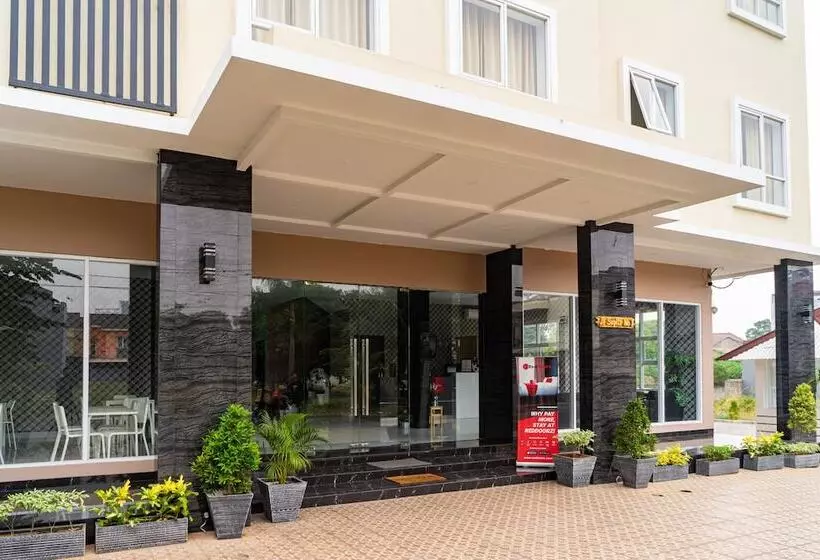 Hotelli Formerly Reddoorz Plus Near Teras Kota 3