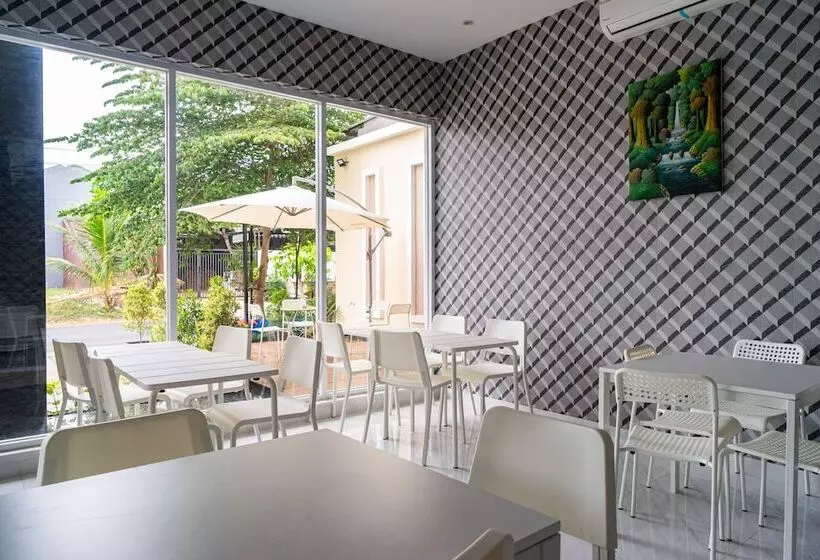 Hotelli Formerly Reddoorz Plus Near Teras Kota 3