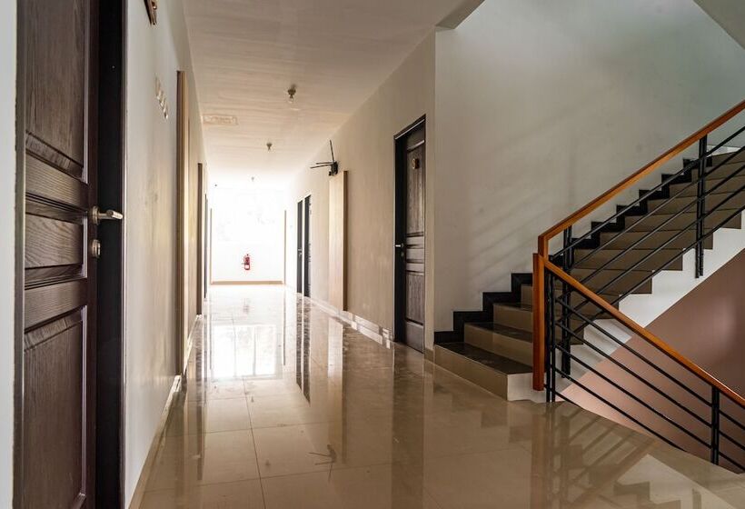 בית מלון כפרי Formerly Reddoorz Plus Near Teras Kota 3