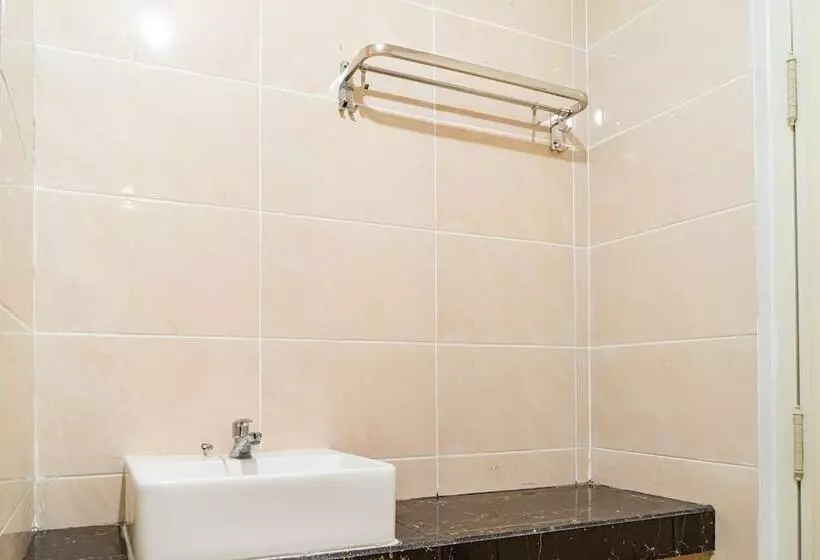 Hotelli Formerly Reddoorz Plus Near Teras Kota 3