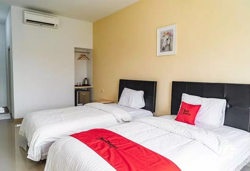 Hotelli Formerly Reddoorz Plus Near Teras Kota 3