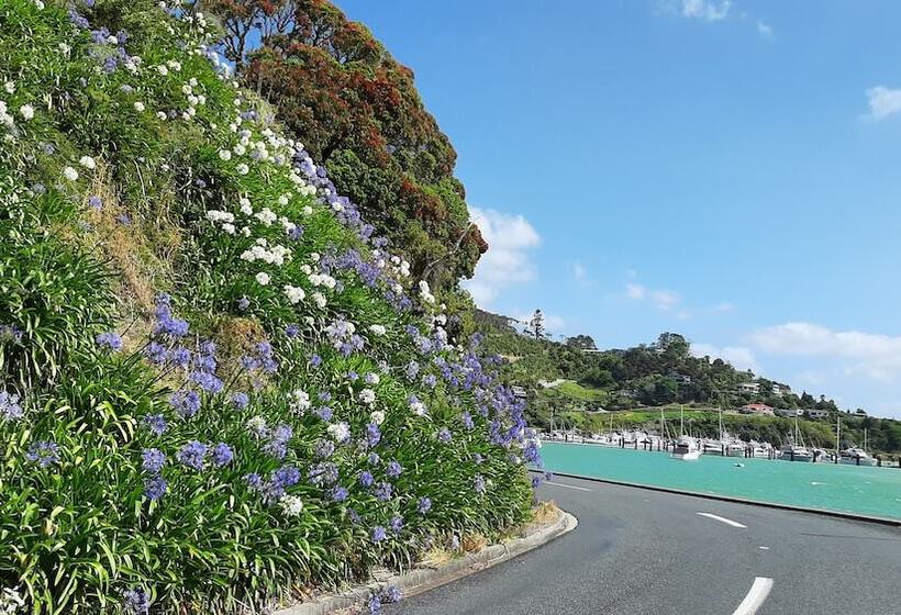 Hotel Madhuban Waterfront In Whangaroa