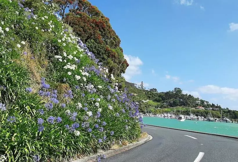 Hotelli Madhuban   Waterfront In Whangaroa