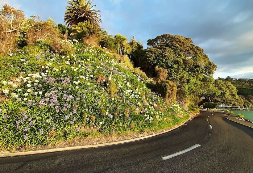 Hotel Madhuban Waterfront In Whangaroa