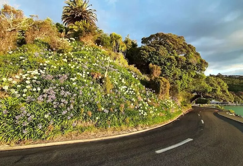 Hotelli Madhuban   Waterfront In Whangaroa