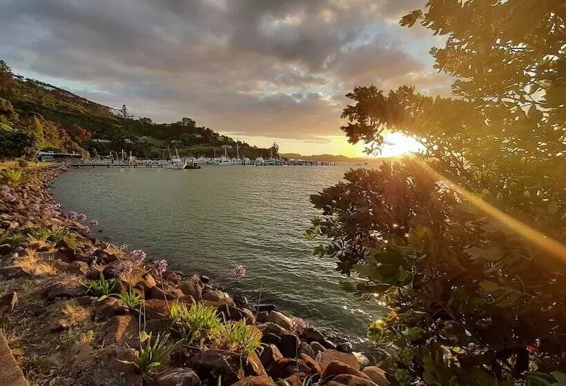 Hotelli Madhuban   Waterfront In Whangaroa