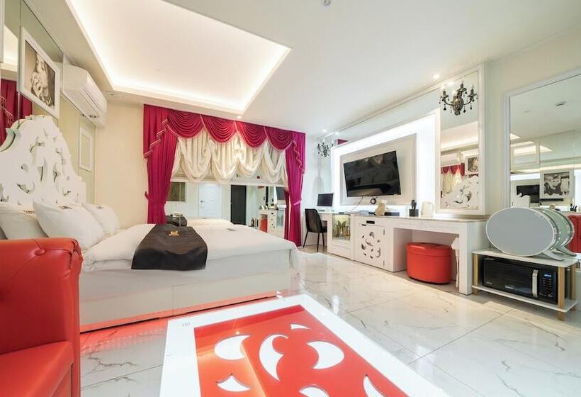 בית מלון כפרי Wonju Myeongpum