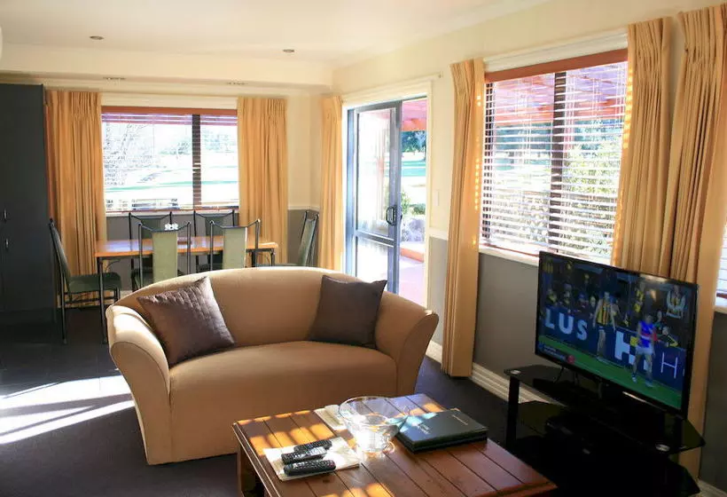 Alpine Springs Motel