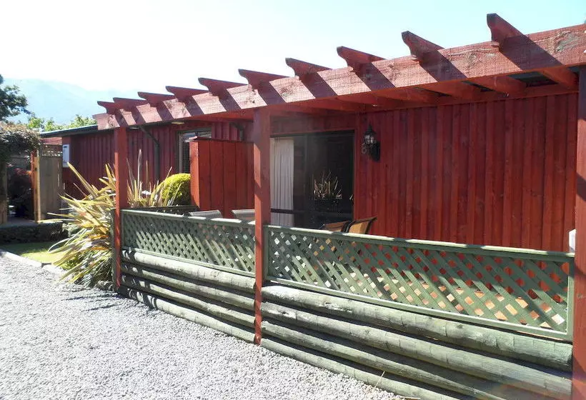 Alpine Springs Motel