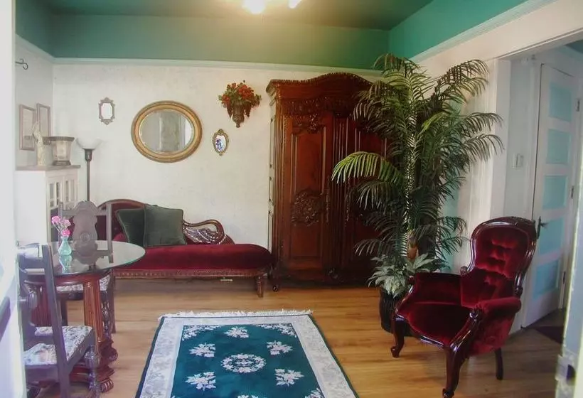 민박 A White Jasmine Inn