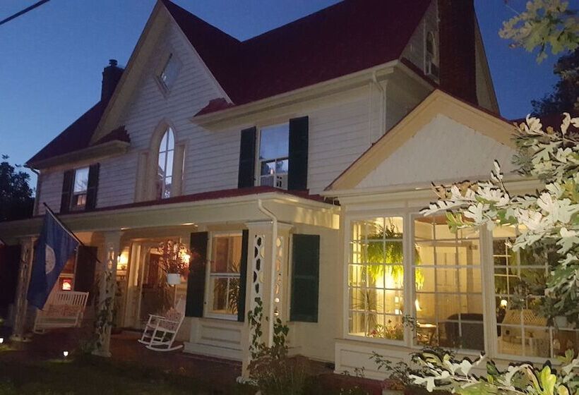 ベッドアンドブレックファースト Hummingbird Inn