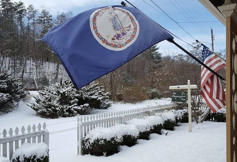 ベッドアンドブレックファースト Hummingbird Inn