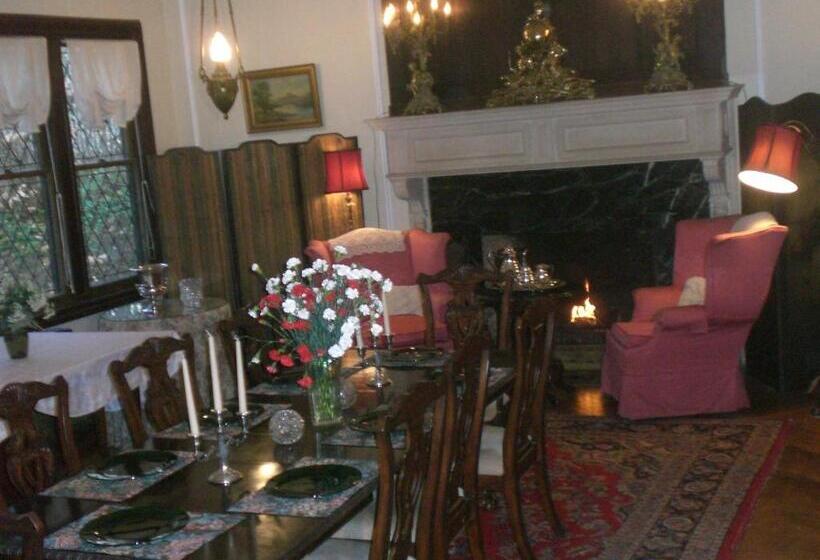 住宿加早餐  Whistler's Inn