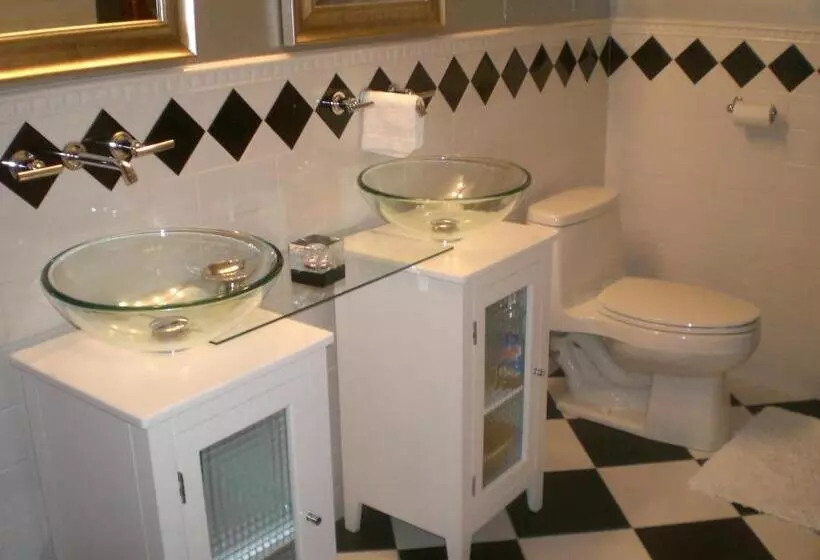 ベッドアンドブレックファースト Whistler's Inn