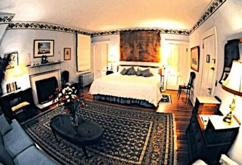 ベッドアンドブレックファースト Whistler's Inn