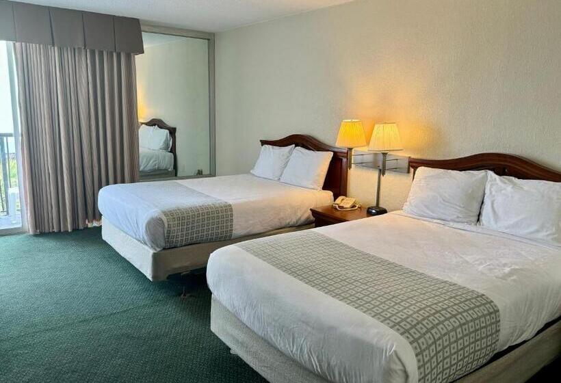 فندق Boardwalk Beach Resort