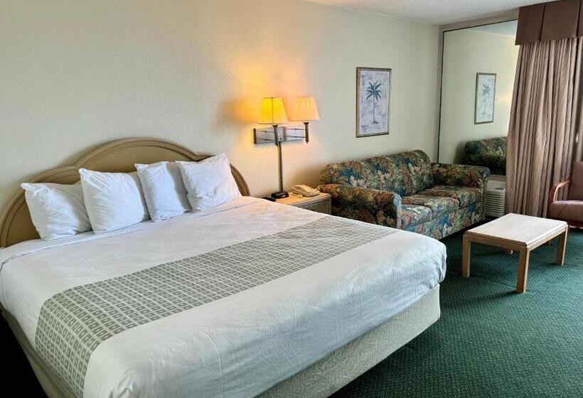 فندق Boardwalk Beach Resort