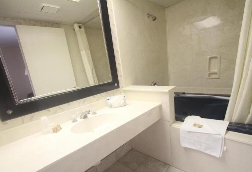 فندق Boardwalk Beach Resort