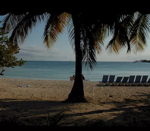 هتل Island Beach Comber