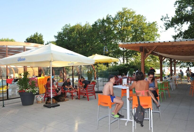 ホテル Les Chalets De La Vingeanne