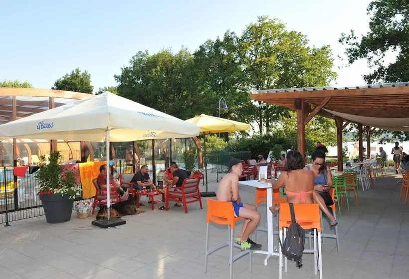 Отель Les Chalets De La Vingeanne