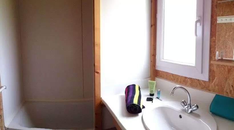 Отель Les Chalets De La Vingeanne