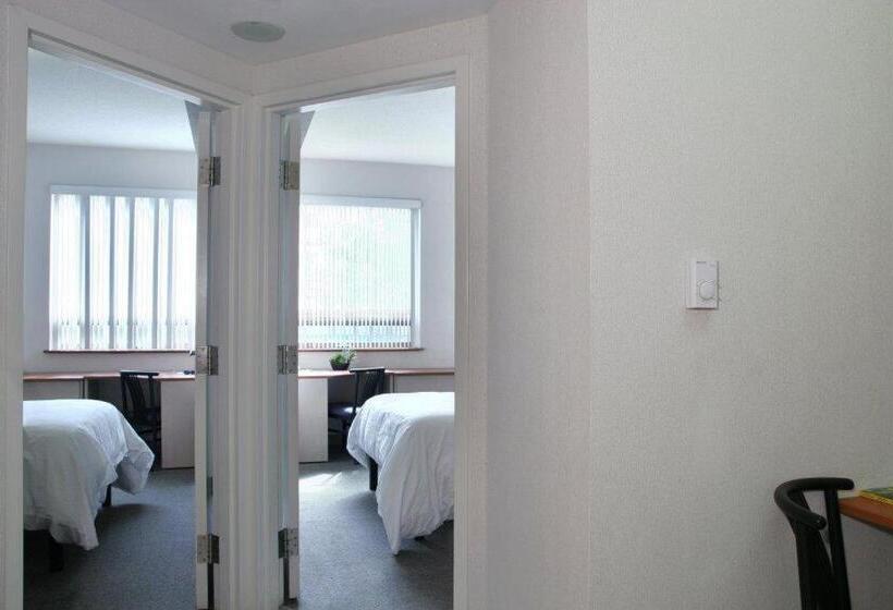 호텔 Residence & Conference Centre   Oakville