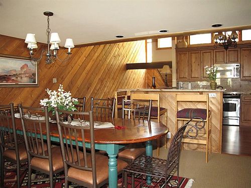 هتل Ridgepoint Townhomes