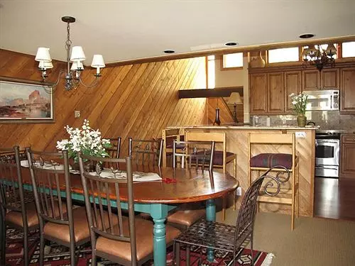 هتل Ridgepoint Townhomes