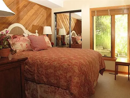 هتل Ridgepoint Townhomes