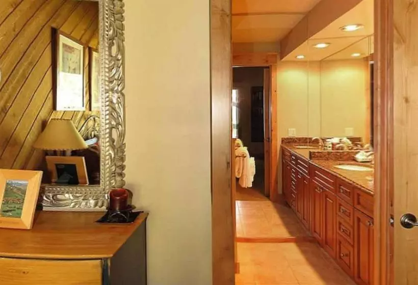 هتل Ridgepoint Townhomes