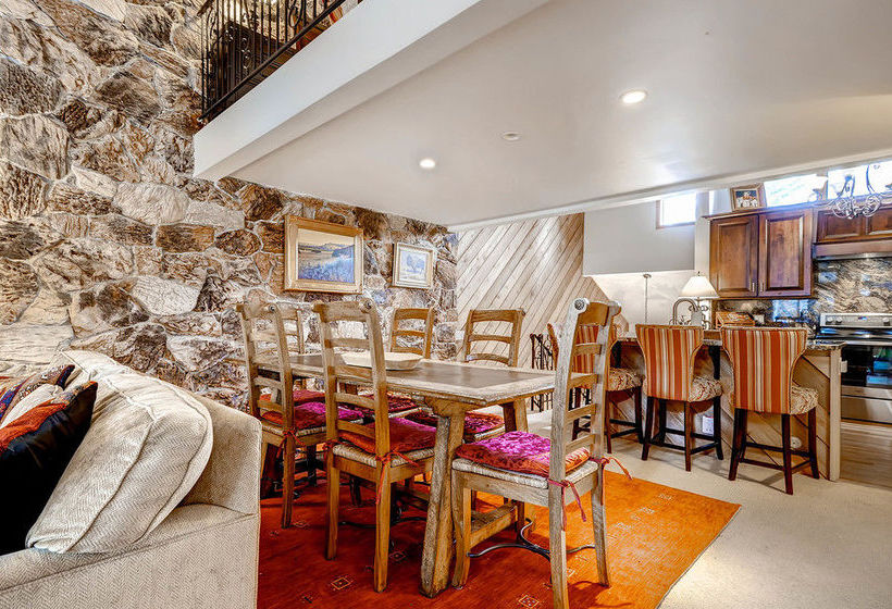 هتل Ridgepoint Townhomes