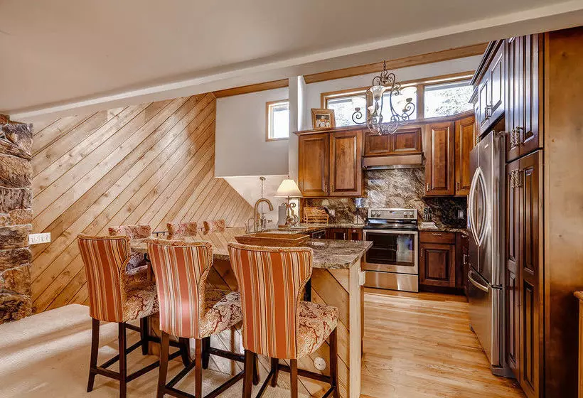 هتل Ridgepoint Townhomes