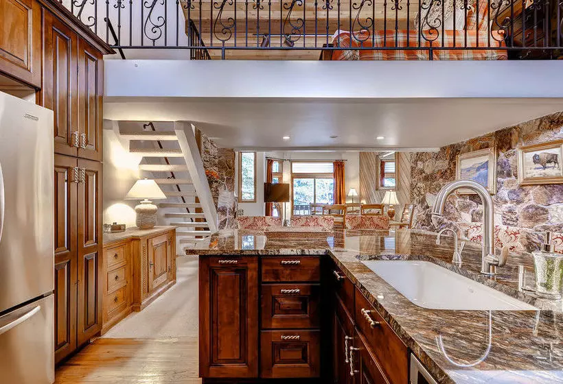 هتل Ridgepoint Townhomes