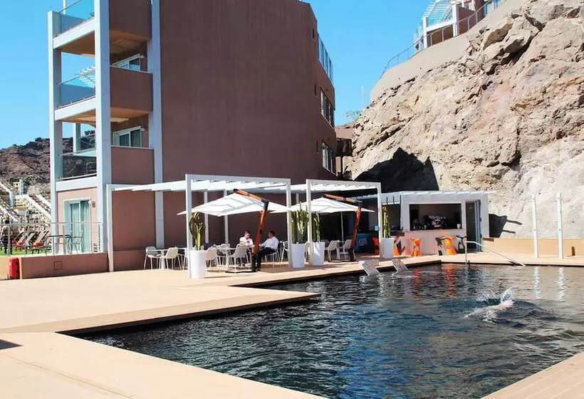 هتل Riviera Vista