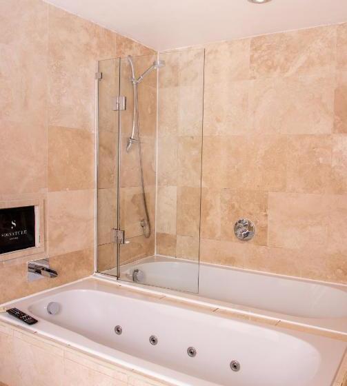 בית מלון כפרי Signature Living Apart