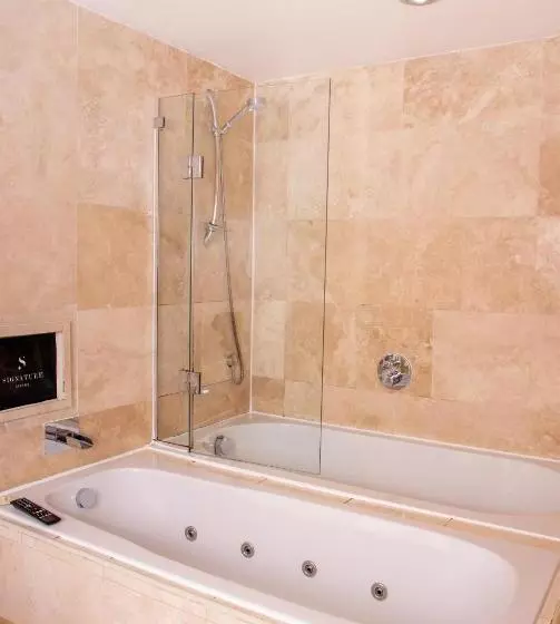 Отель Signature Living Apart