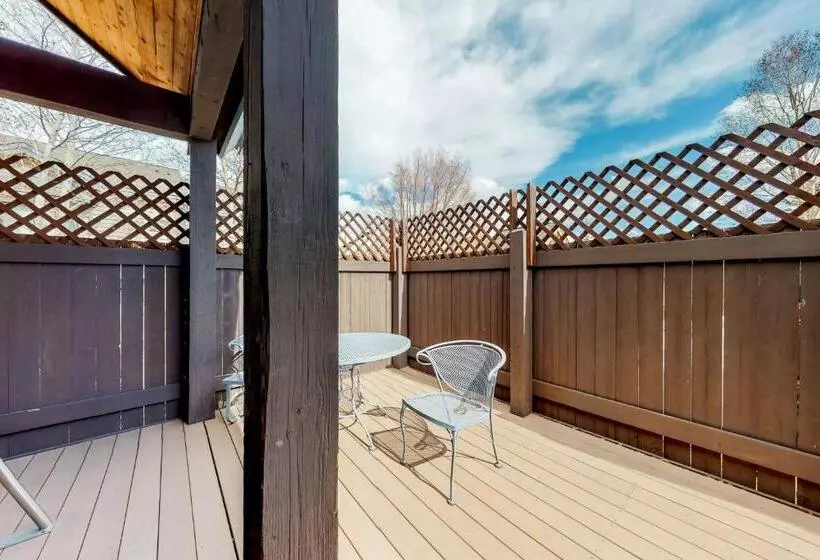 酒店 Tarn Landing B7