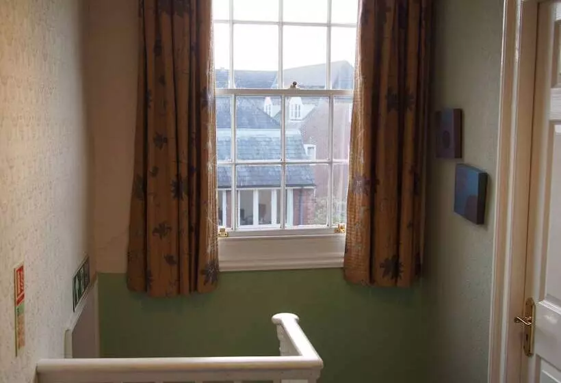 فندق The Coach House