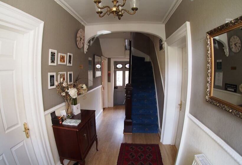 فندق The Coach House