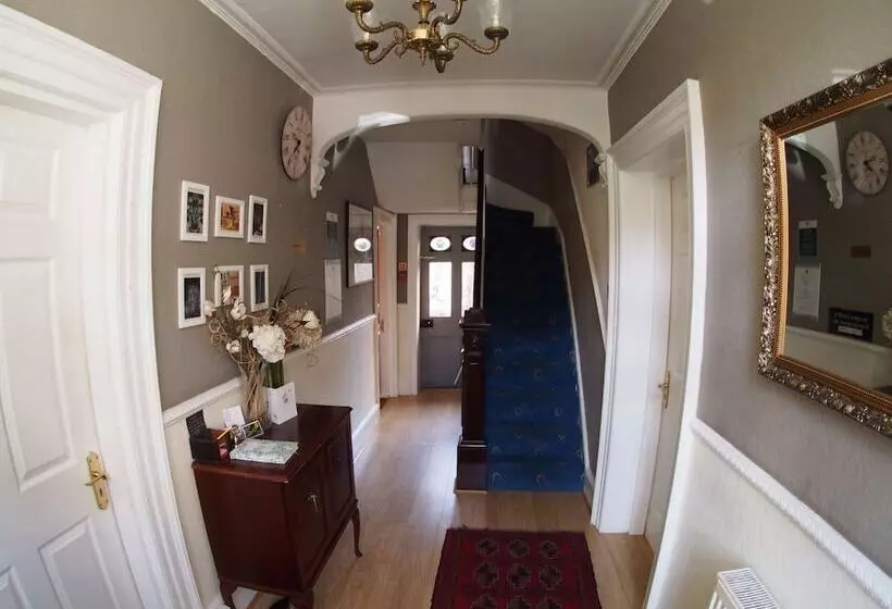 فندق The Coach House