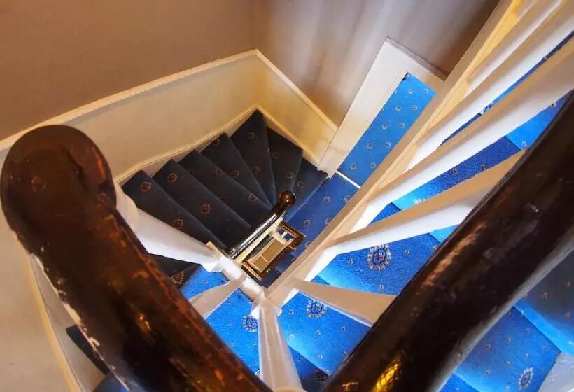 فندق The Coach House