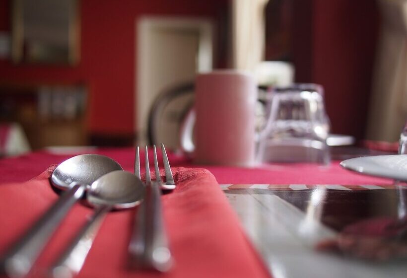 فندق The Coach House