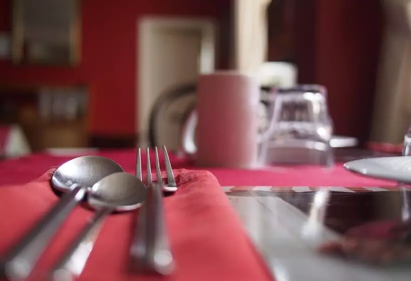 فندق The Coach House